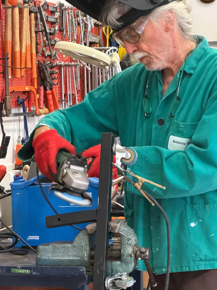 Volontari del Laboratorio Tecnico ODV in un'iniziativa di cittadinanza attiva ad Ancona