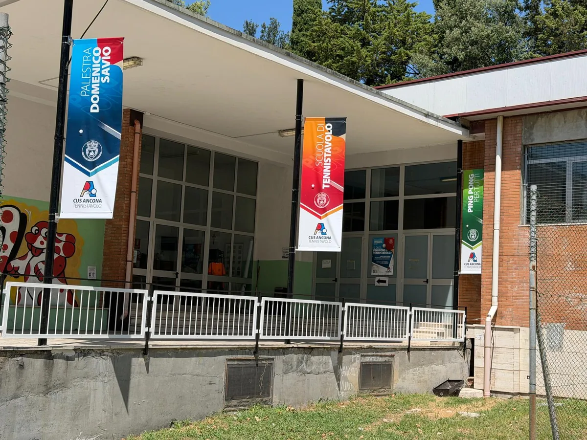 Bambini in un'attività educativa organizzata dal Laboratorio Tecnico ODV ad Ancona